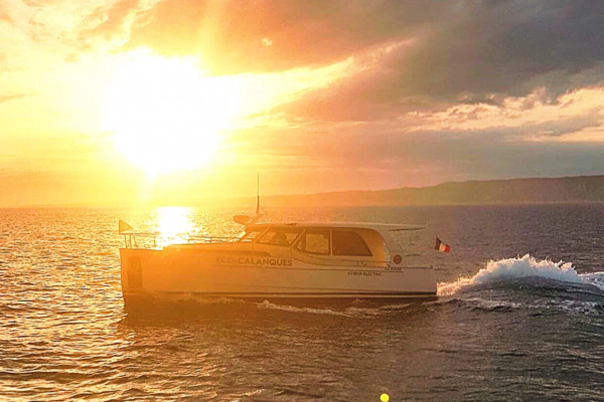 Soirée au soleil couchant dans les Calanques du Frioul - Vieux Port CNTL - Expérience Côte d'Azur