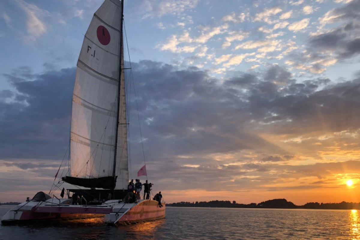 Promo - Soirée coucher de soleil en catamaran Départ Cavalaire - Expérience Côte d'Azur