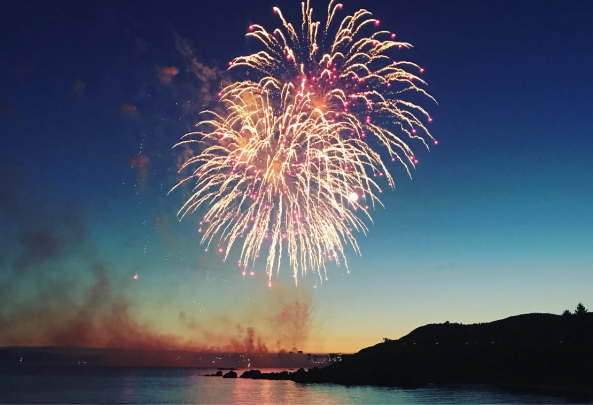 Saint-Raphaël  <> Les Calanques de L’Estérel Nocturne et feu d'Artifice - Expérience Côte d'Azur