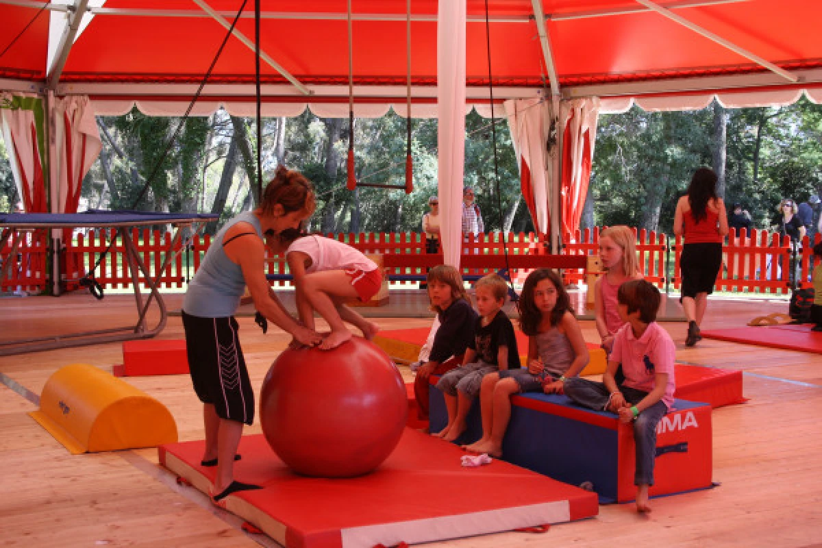 Stage de cirque enfant - Agay - Expérience Côte d'Azur