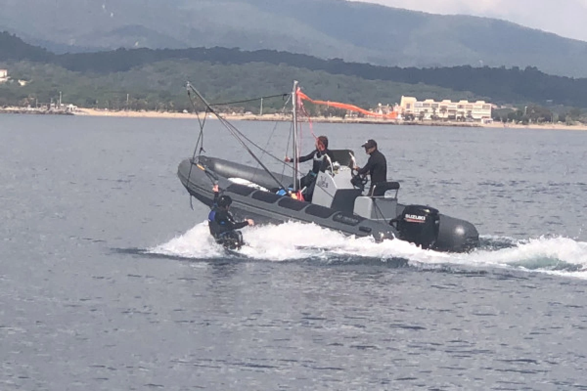 Stage débutant en Kitesurf - 4 séances sur simulateur & en mer - Expérience Côte d'Azur