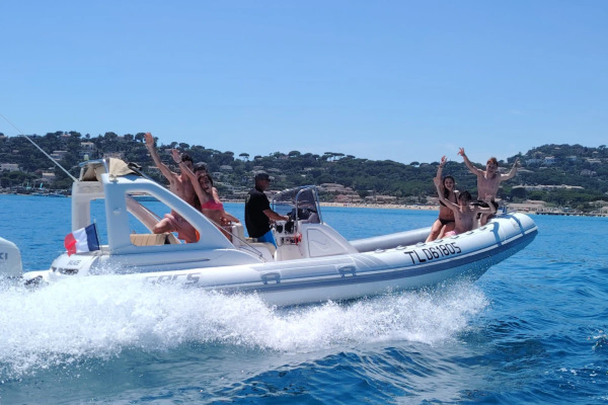 Suivi des VOILES DE SAINT TROPEZ en bateau balade - Expérience Côte d'Azur