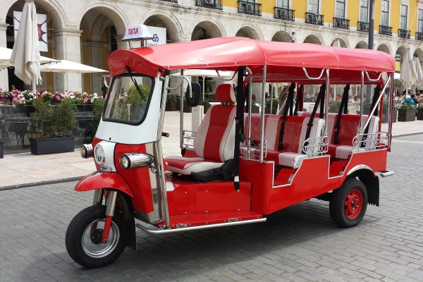 Typical Lisbon - Tuk Tuk Tour - Expérience Côte d'Azur