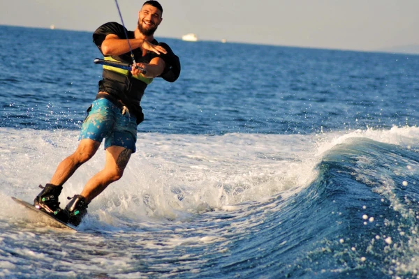 Wakeboard - Saint-Raphaël - Expérience Côte d'Azur