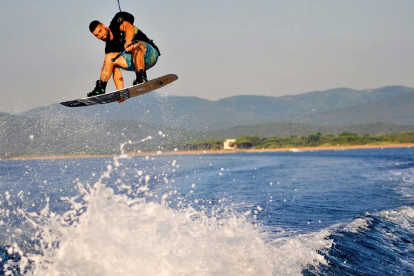 Wakeboard - Saint-Raphaël - Expérience Côte d'Azur