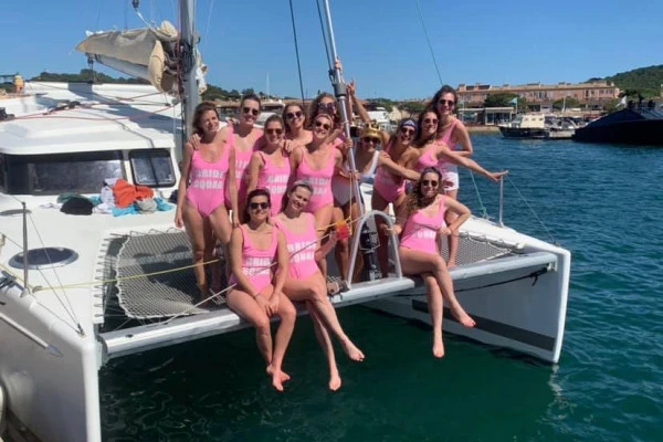 Weekend  EVJF Saint Tropez et Cannes en Catamaran privatisé - Expérience Côte d'Azur