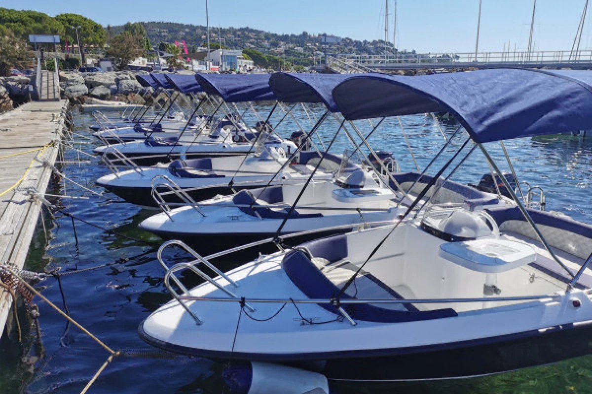 Balade de 3h en bateau sans permis aux Issambres - Expérience Côte d'Azur