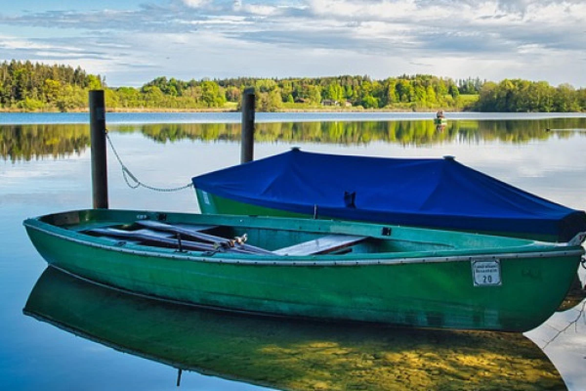 Location de barque traditionnelle sur lac - Expérience Côte d'Azur