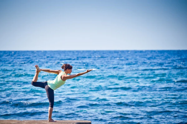 Yoga sur la plage - les Issambres - Expérience Côte d'Azur